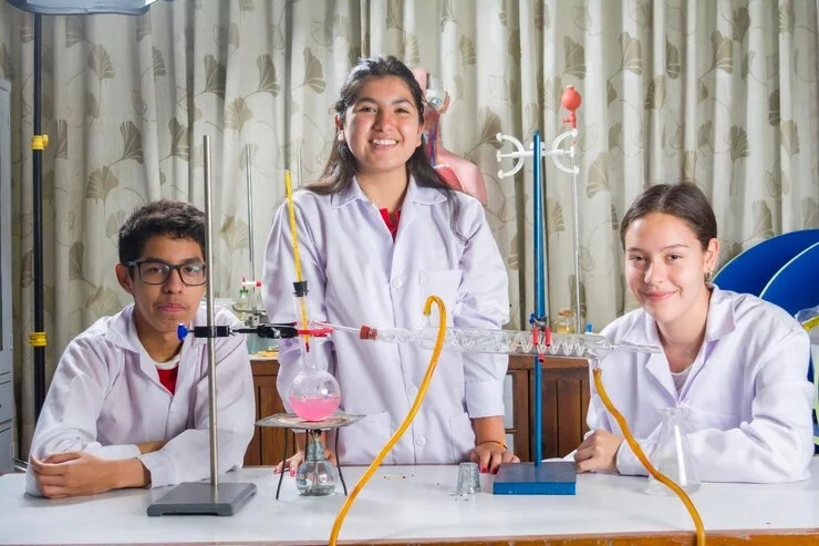 students-from-peruvian-school-posing-science-lab-with-their-tools_68399-904